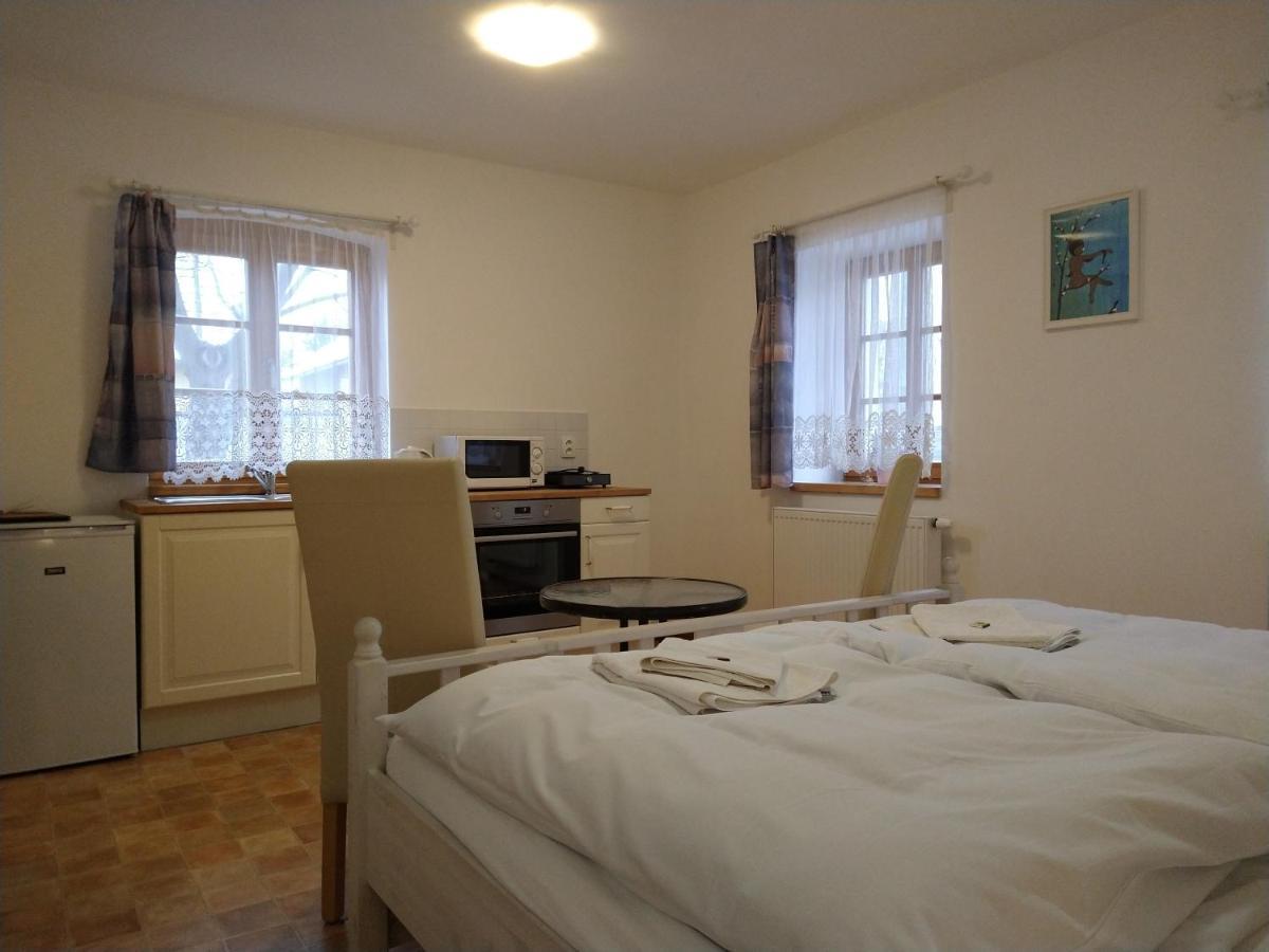 Apartmany Maly Mnich Mnisek pod Brdy Ngoại thất bức ảnh