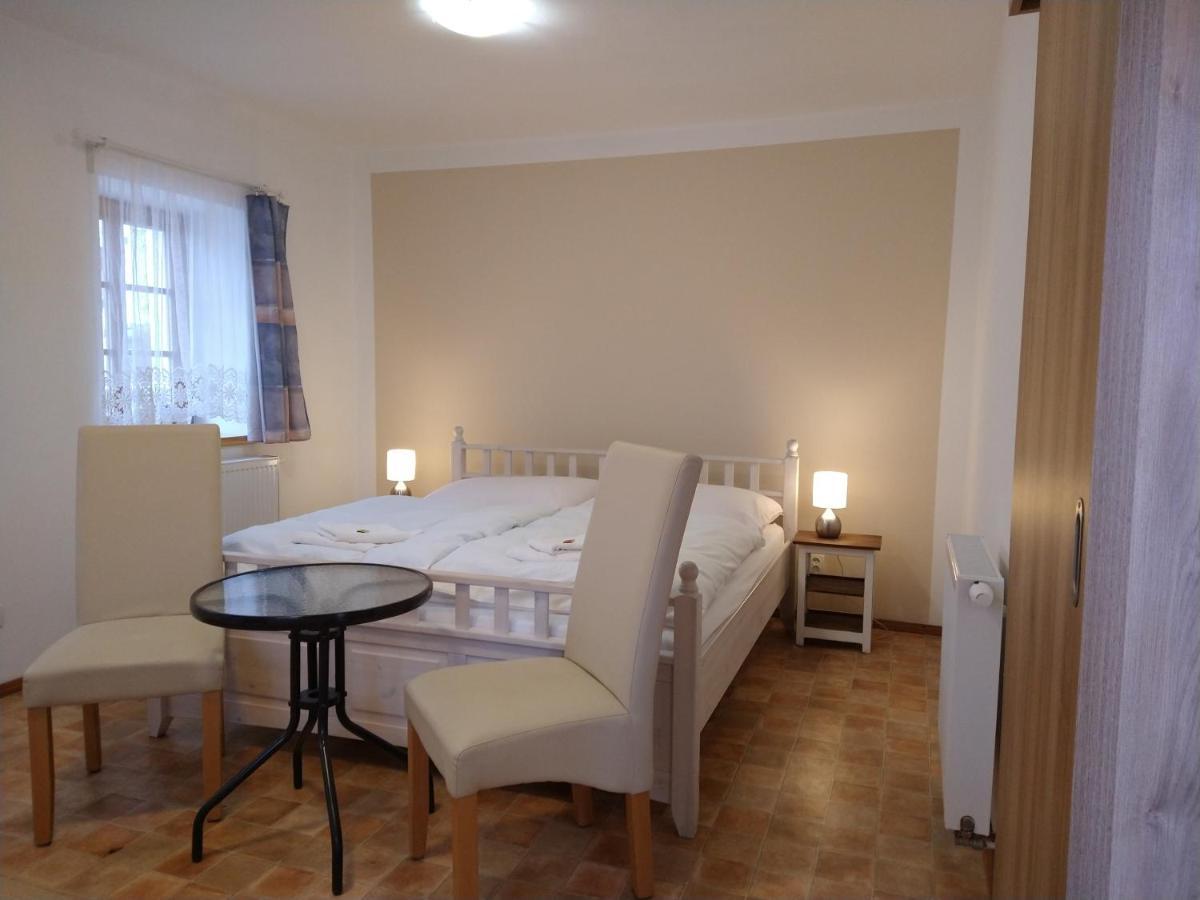 Apartmany Maly Mnich Mnisek pod Brdy Ngoại thất bức ảnh