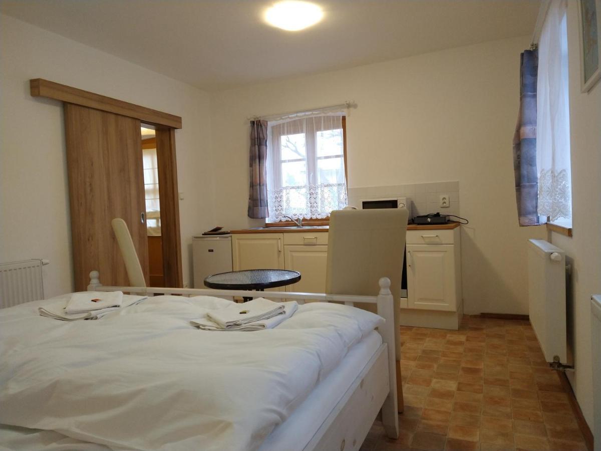 Apartmany Maly Mnich Mnisek pod Brdy Ngoại thất bức ảnh