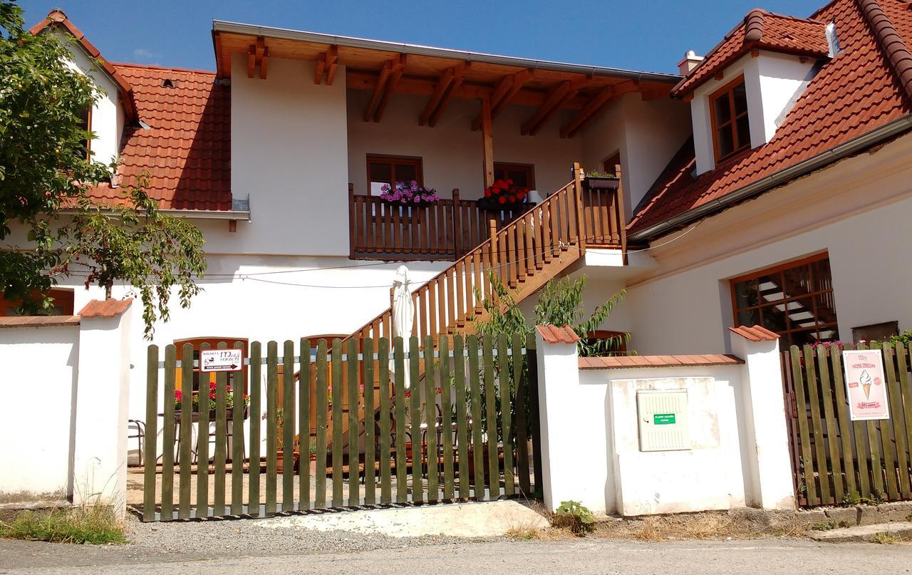 Apartmany Maly Mnich Mnisek pod Brdy Ngoại thất bức ảnh