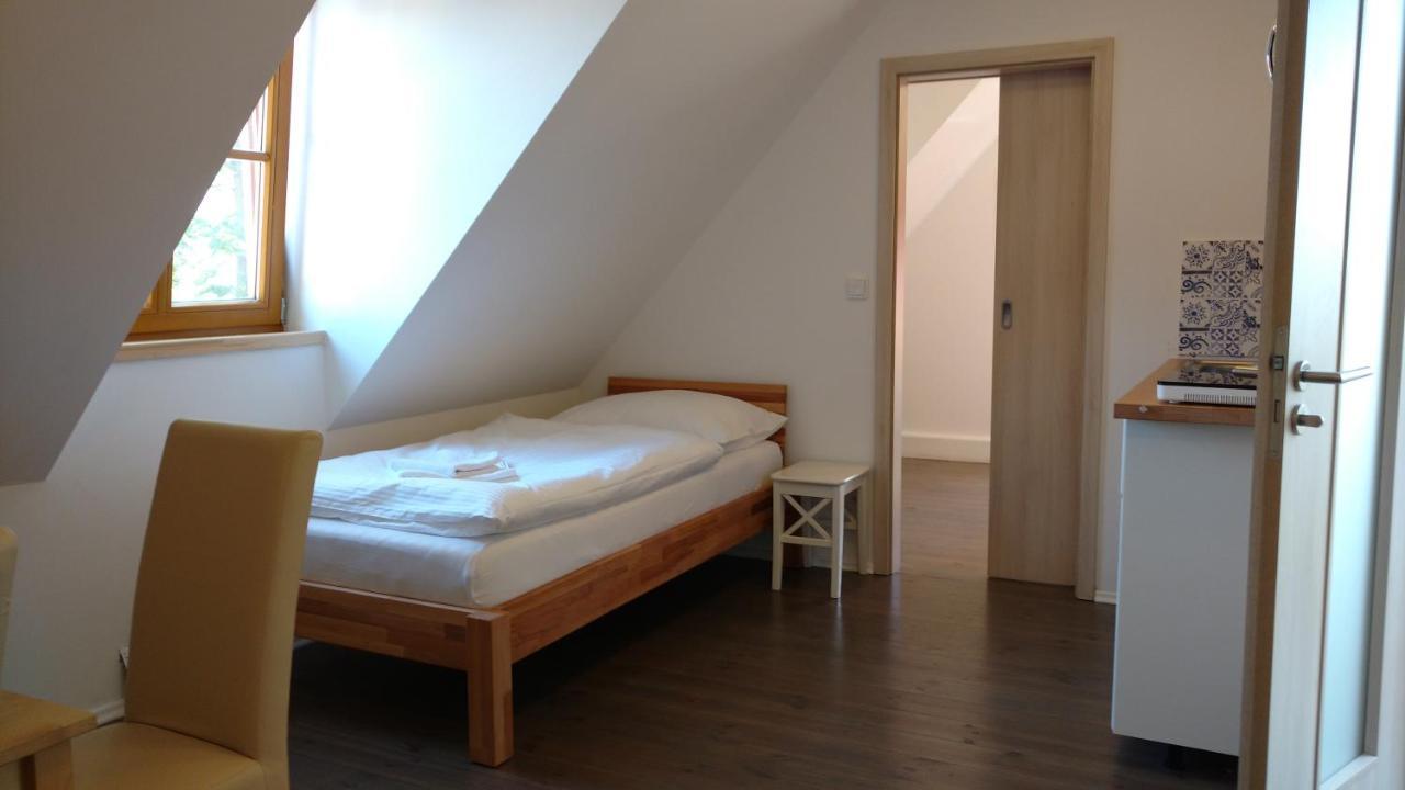 Apartmany Maly Mnich Mnisek pod Brdy Ngoại thất bức ảnh